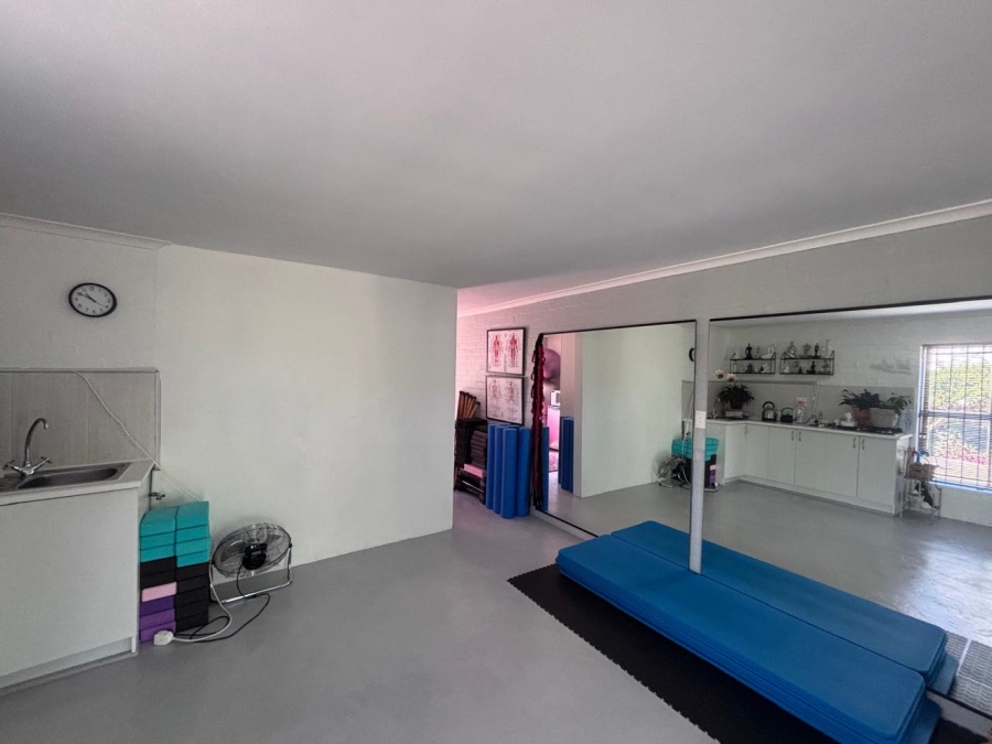 To Let 1 Bedroom Property for Rent in Loevenstein Western Cape